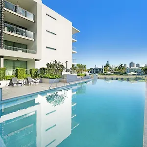 **** Resort Ultiqa Freshwater Point Broadbeach Australia